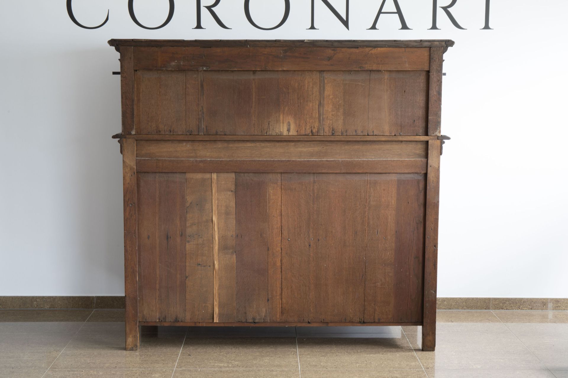 A Dutch wooden cupboard 'Zeeuwse kast' with geometric pattern and flanked by lions, 18th C. - Bild 5 aus 9