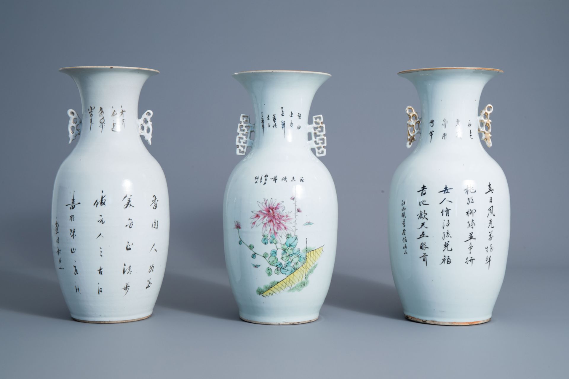 Three Chinese famille rose vases with figures in a garden, 19th/20th C. - Image 3 of 6