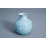 A Chinese monochrome lavender blue vase, 19th/20th C.