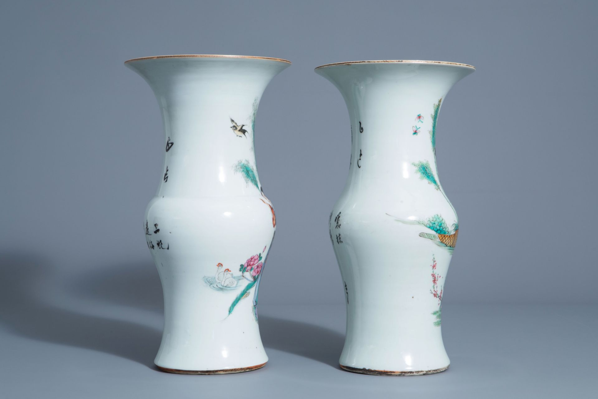 Two Chinese famille rose yenyen vases with ladies in a garden, 19th/20th C. - Image 2 of 6
