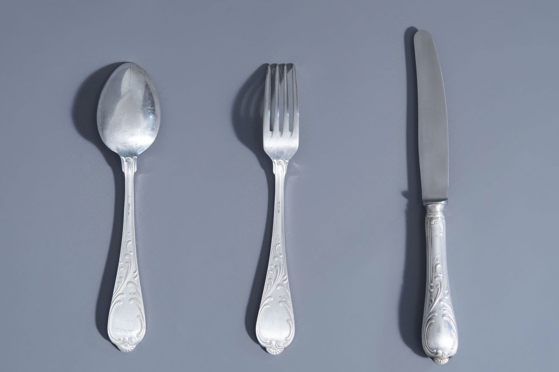 An 84-piece silver plated rococo style cutlery set with matching box, Solingen, Germany, first half - Image 5 of 11