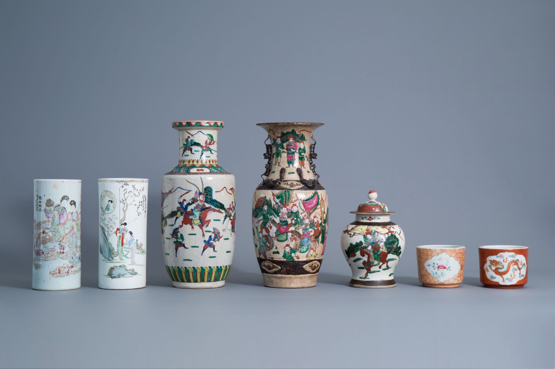 A varied collection of Chinese Nanking crackle glazed and famille rose porcelain, 19th/20th C. - Image 2 of 9