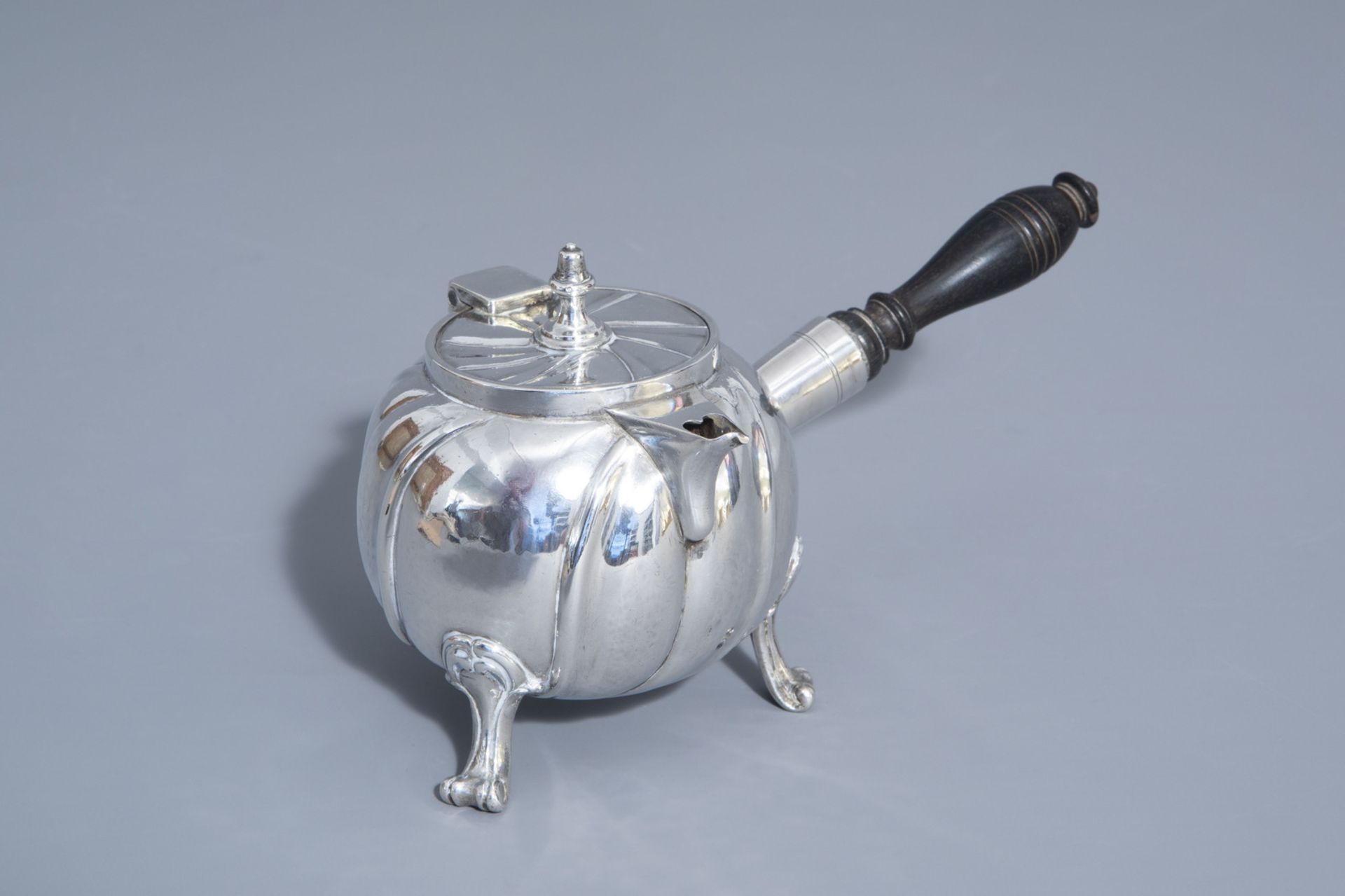 A silver Louis XV style 'egoist' jug and cover with ebony handle, 18th/19th C.