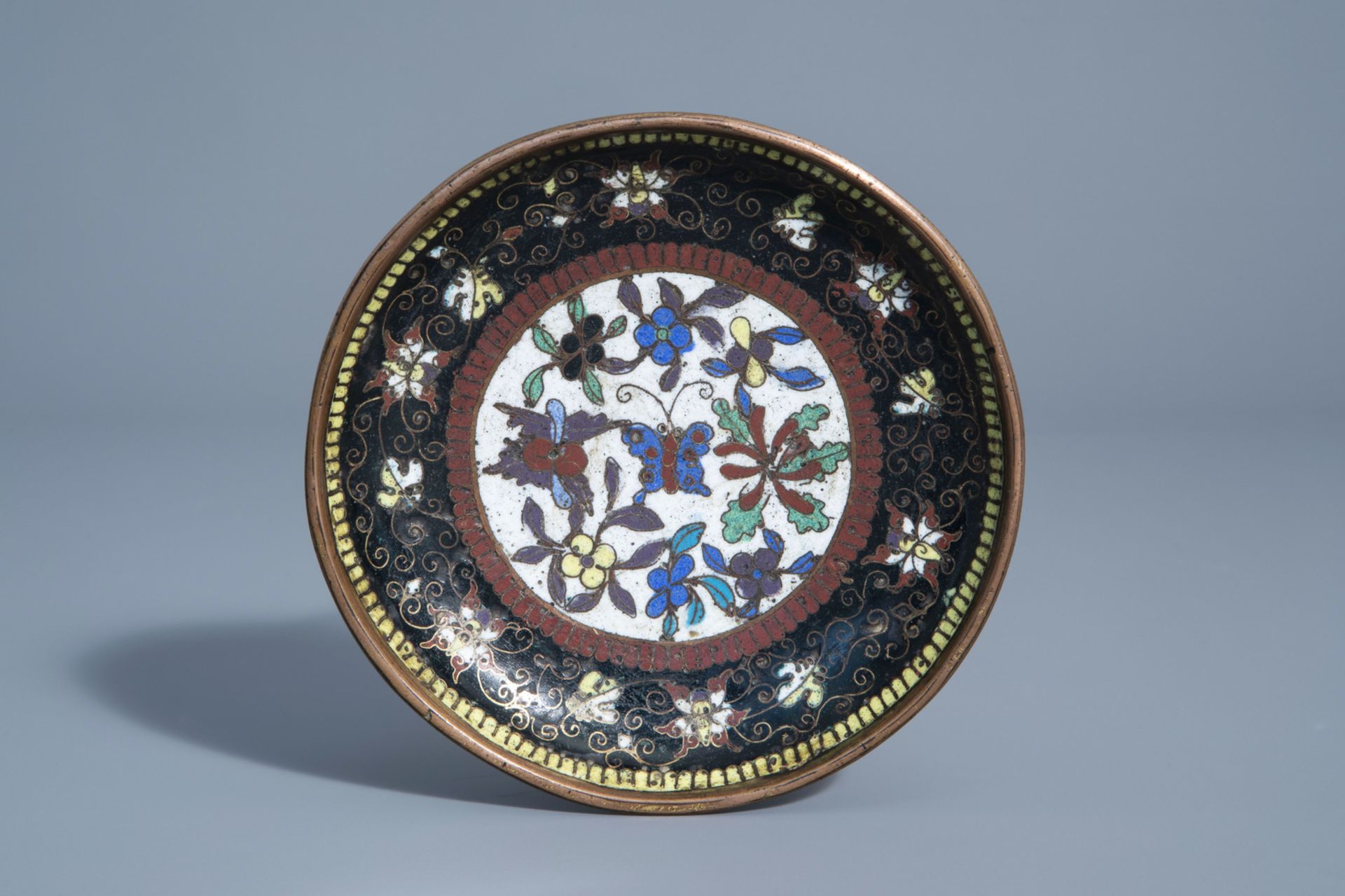 A varied collection of Chinese cloisonnŽ and enamel wares, 19th/20th C. - Bild 8 aus 15