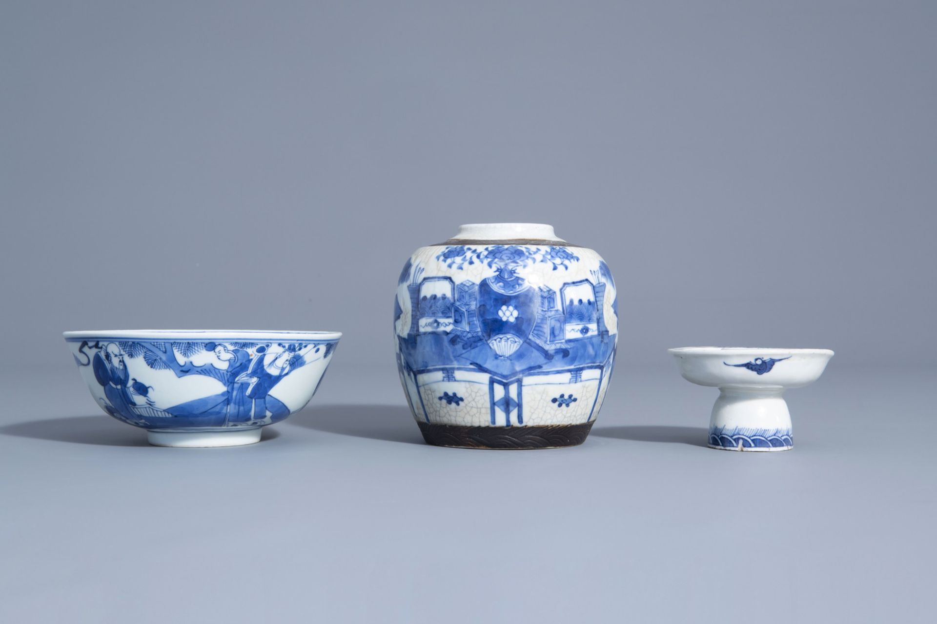 A varied collection of Chinese blue and white porcelain, 19th C. - Bild 4 aus 11