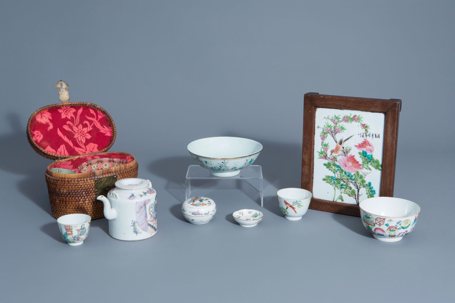 A varied collection of Chinese famille rose and qianjiang cai porcelain, 19th/20th C.