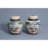 A pair of Chinese Nanking crackle glazed famille rose jars and covers with warrior scenes, 19th C.