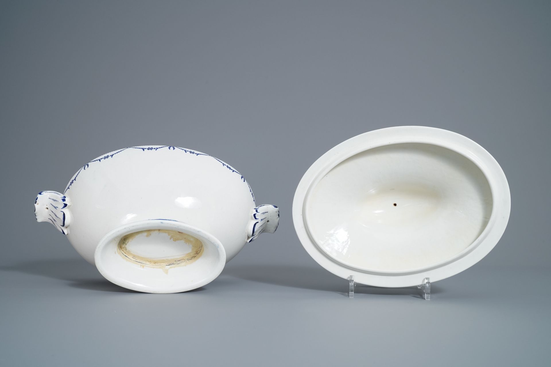 A blue and white faience fine covered tureen and a pair of monteiths, Boch Luxemburg, 1st half 19th - Image 7 of 14