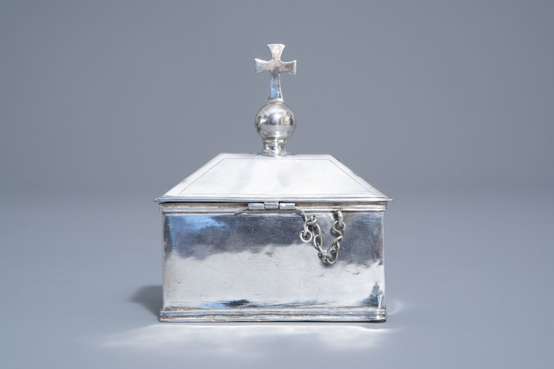 A silver chrismatory or chrismarium after a medieval example, probably France, 19th/20th C. - Image 2 of 13