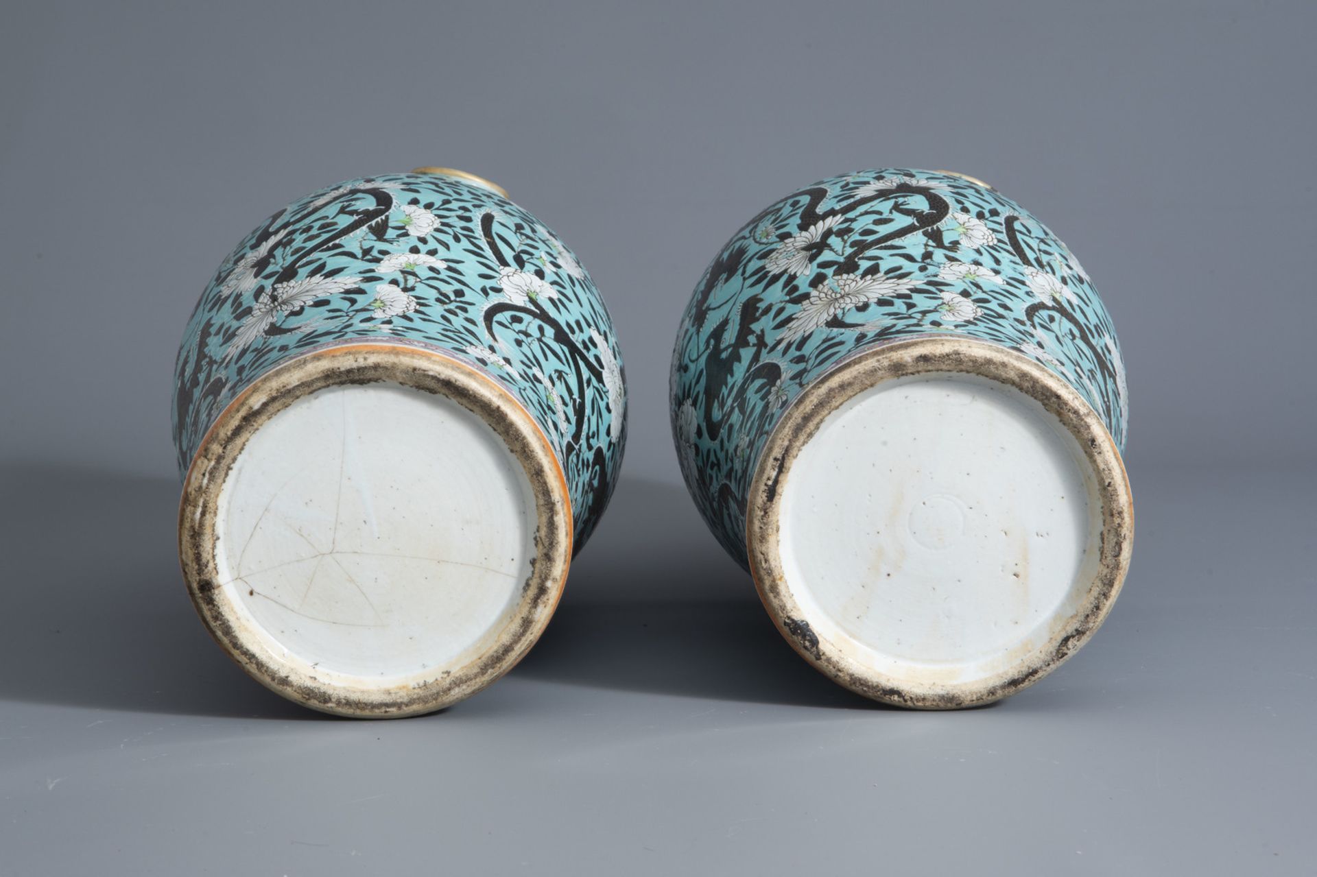 A pair of Chinese turquoise ground dragon vases, 19th C. - Image 6 of 6