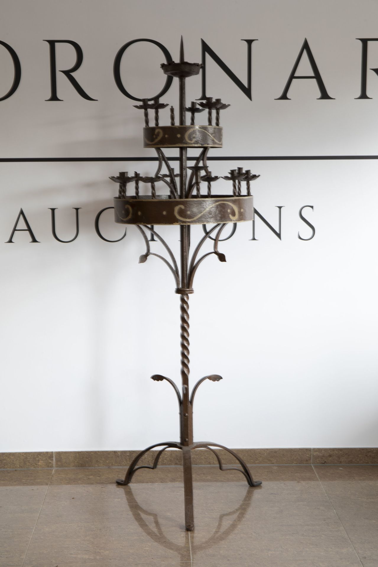 A Gothic revival wrought iron church candelabra, 19th/20th C. - Image 4 of 7