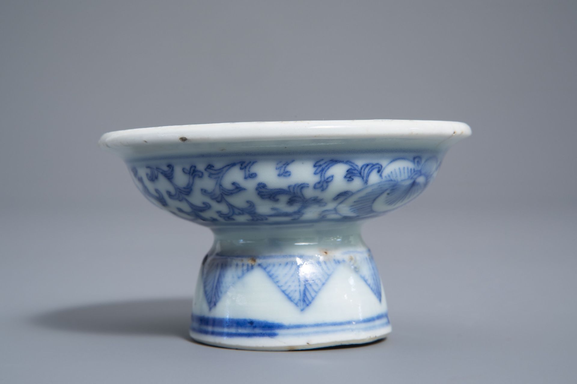 A varied collection of Chinese blue, white and iron red porcelain, Kangxi and later - Bild 22 aus 23