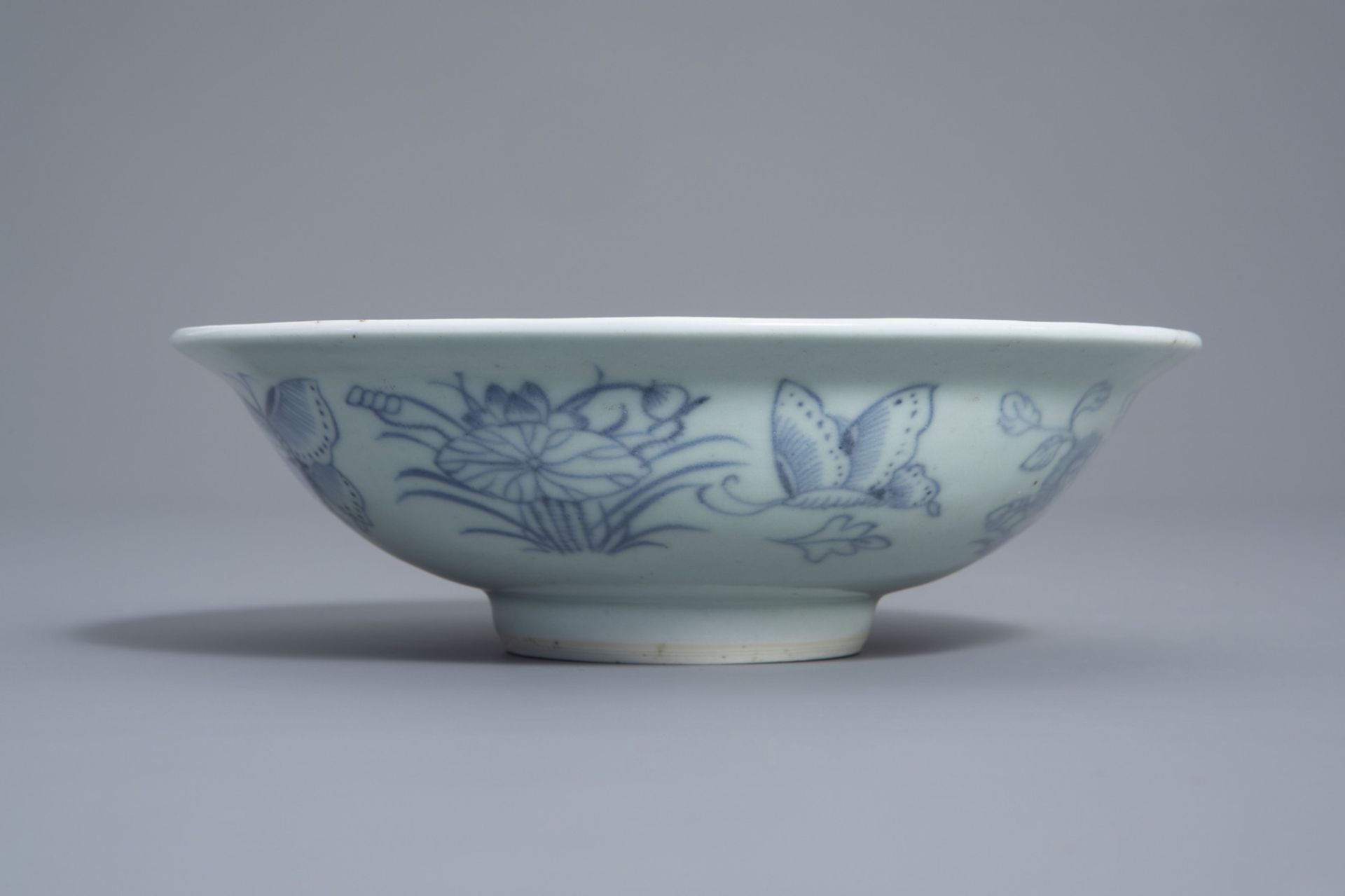 A varied collection of Chinese blue, white and iron red porcelain, Kangxi and later - Bild 21 aus 23