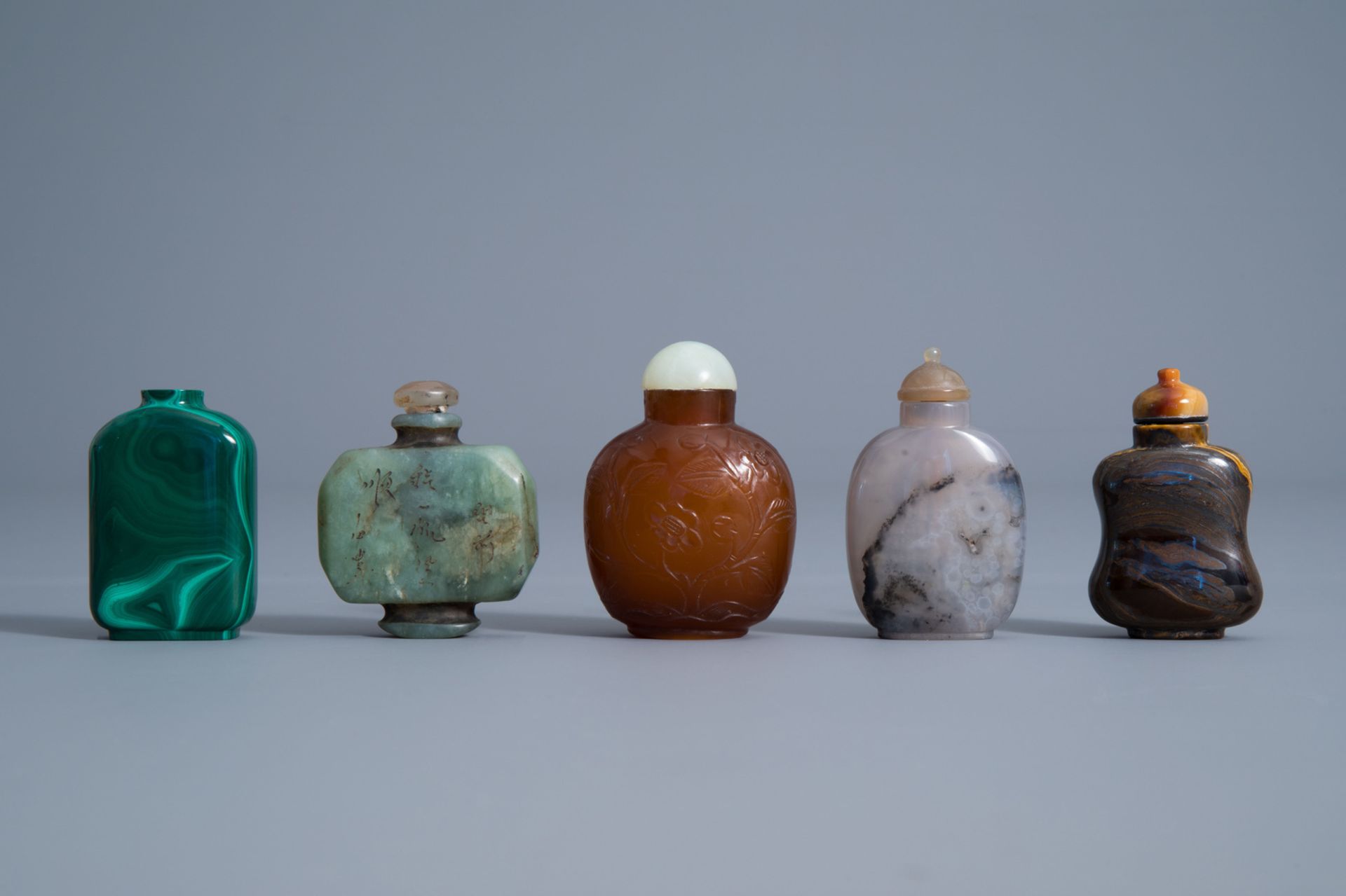 Ten various Chinese carved stone snuff bottles, 19th/20th C. - Bild 4 aus 13