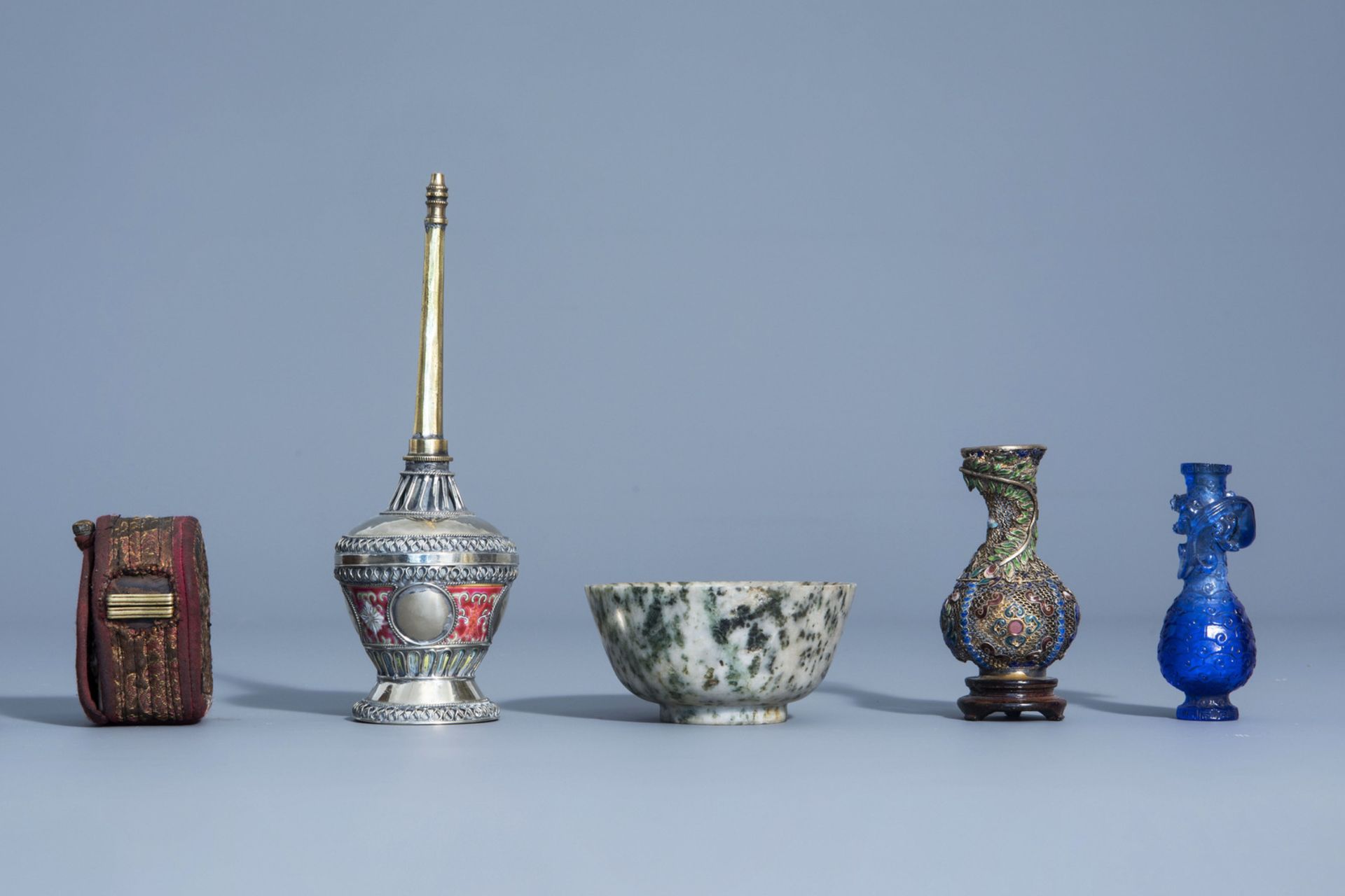 A varied collection of religious and scholar's objects, a.o. China and Tibet, 19th/20th C. - Image 5 of 24