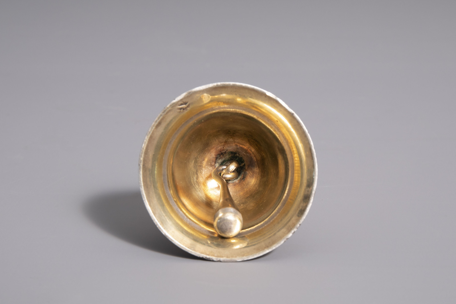 A gilt silver tabel bell, various marks, 19th/20th C. - Image 7 of 9