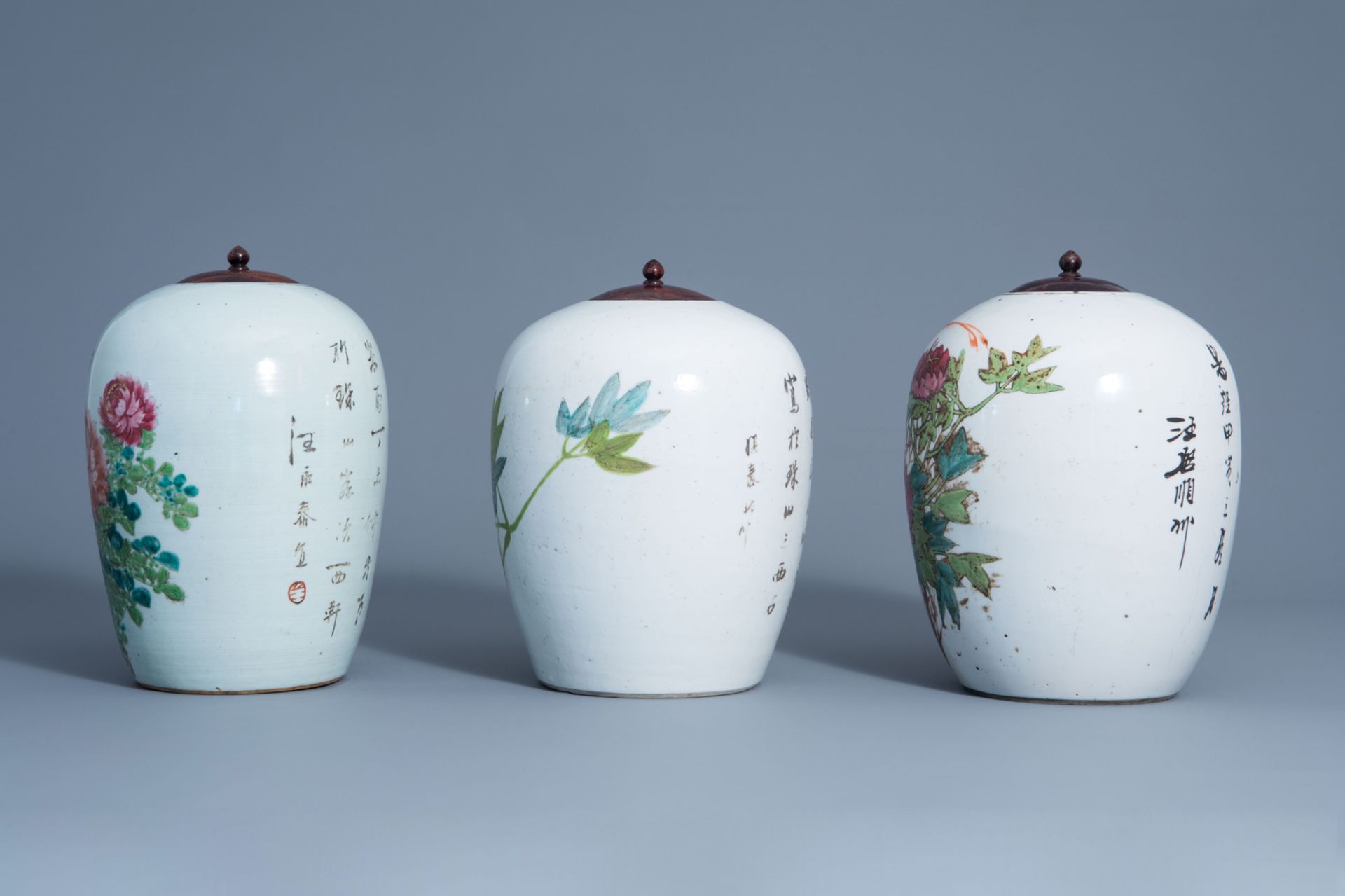 Three Chinese qianjiang cai jars with birds among flowering branches, 19th/20th C. - Bild 4 aus 8