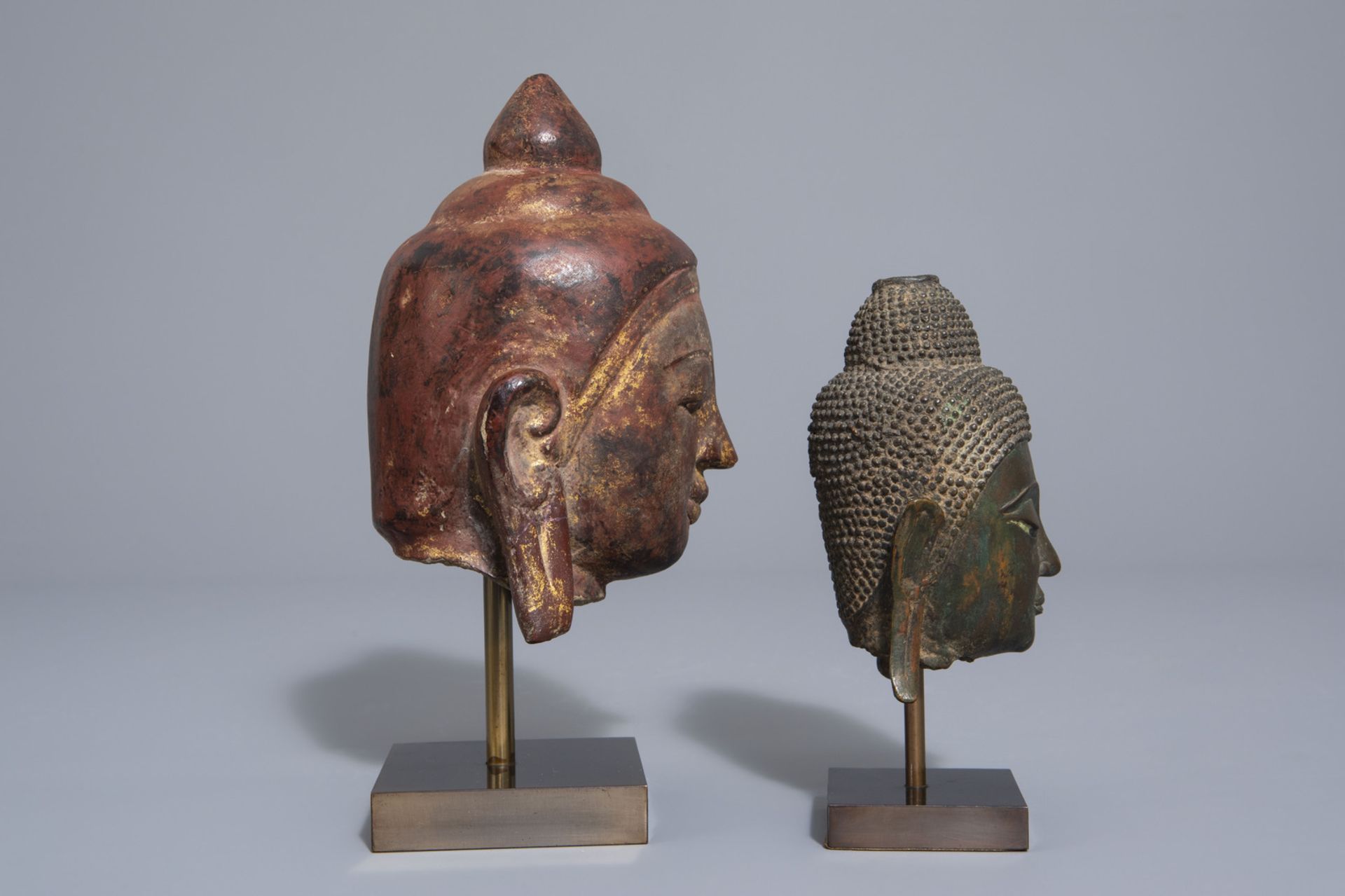 Two patinated bronze and gilt and polychrome painted stone Buddha heads, Burma/Thailand, 19th/20th C - Image 3 of 7