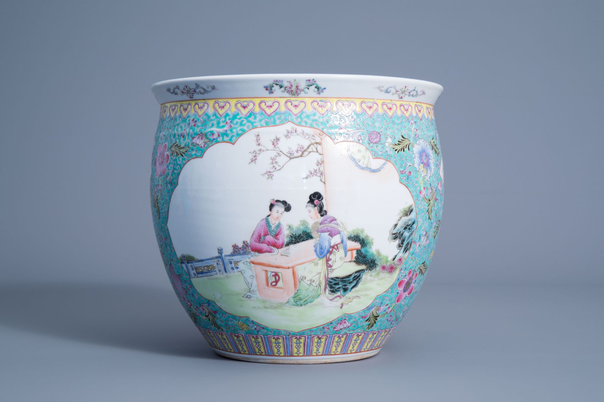 A Chinese famille rose jardinire with ladies in a garden and a pair of turquoise glazed models of t - Bild 4 aus 15
