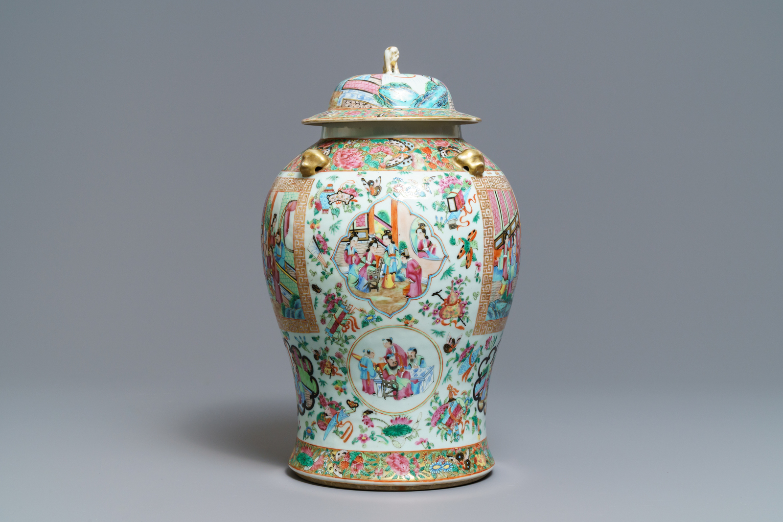 A Chinese Canton famille rose vase and cover, 19th C. - Image 2 of 6