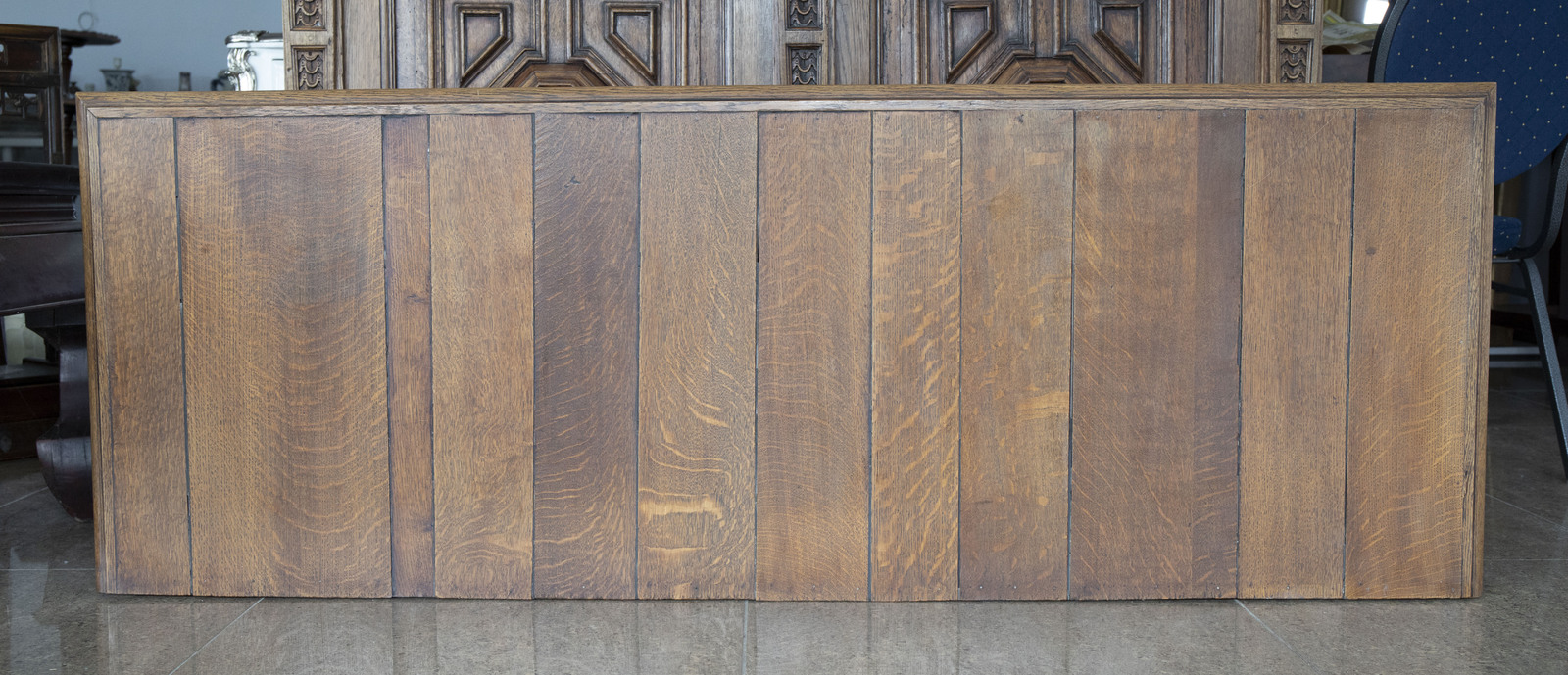 A Dutch wooden cupboard 'Zeeuwse kast' with geometric pattern and flanked by lions, 18th C. - Image 7 of 9