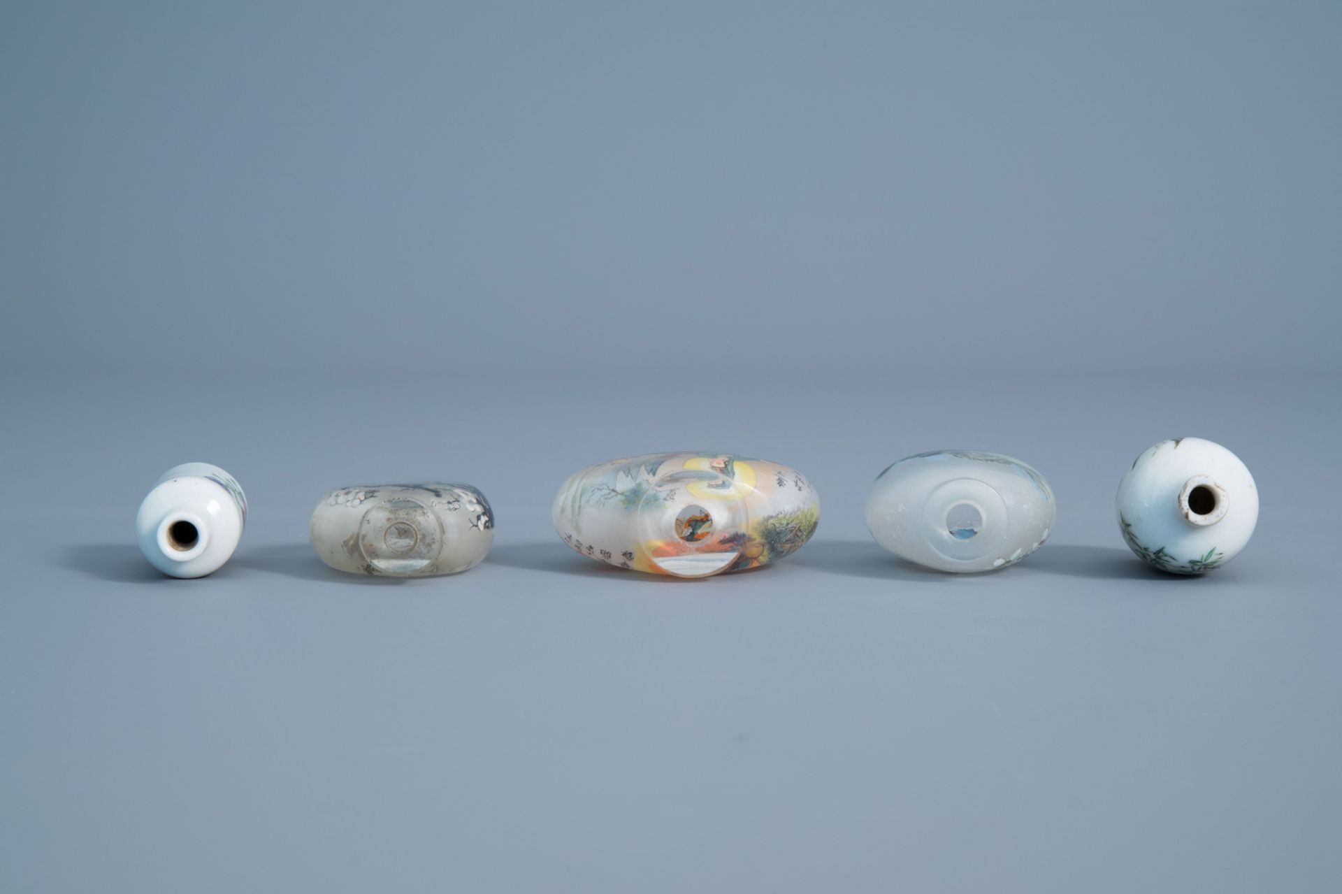 Five Chinese inside-painted glass and porcelain snuff bottles, 19th/20th C. - Image 6 of 6