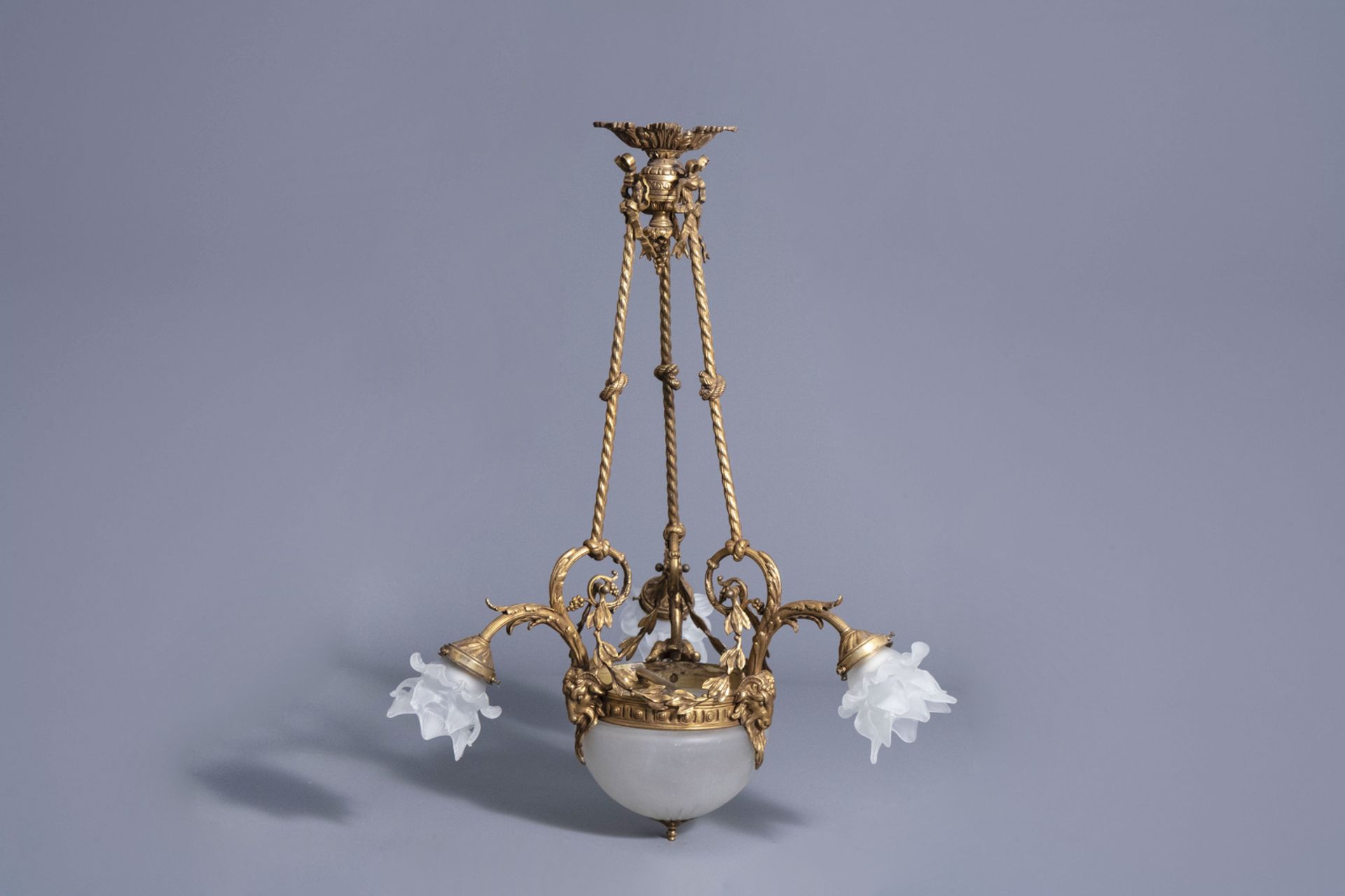 A historicizing gilt copper alloy chandelier with three accompanying wall appliques, 20th C. - Image 9 of 9