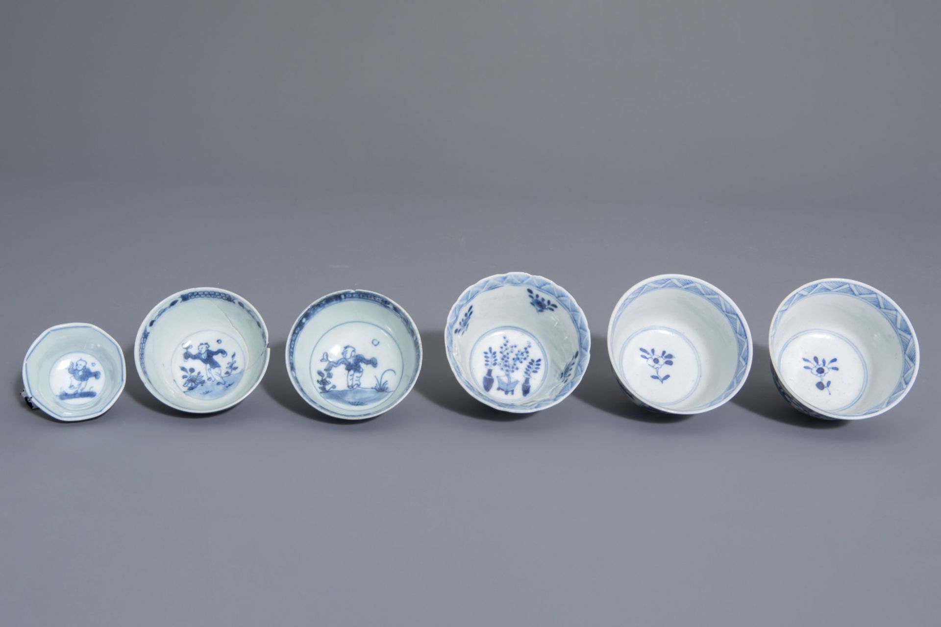 A varied collection of Chinese blue and white and famille rose wares, Kangxi and later - Bild 9 aus 15