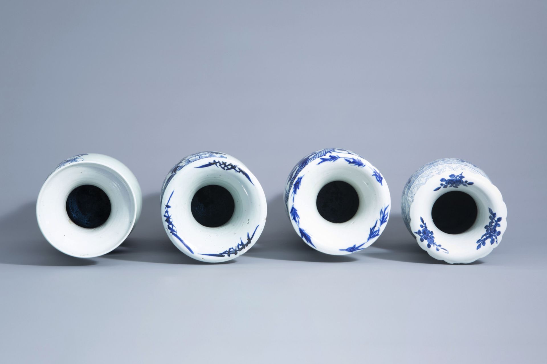 Three Chinese blue and white celadon ground vases with different designs and a blue and white vase, - Bild 7 aus 10