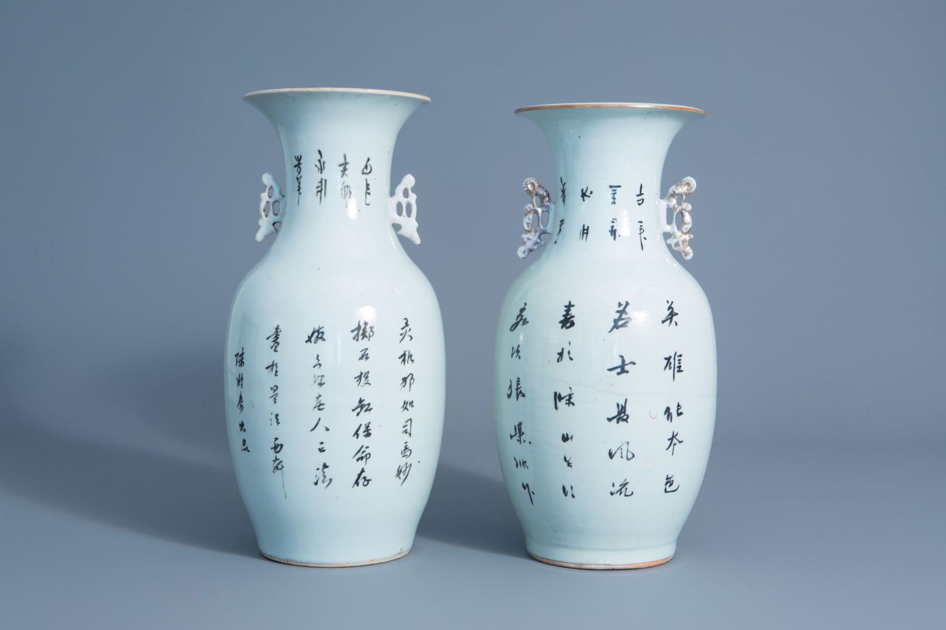 Two Chinese famille rose vases with figures in a garden, 19th/20thC. - Bild 3 aus 6