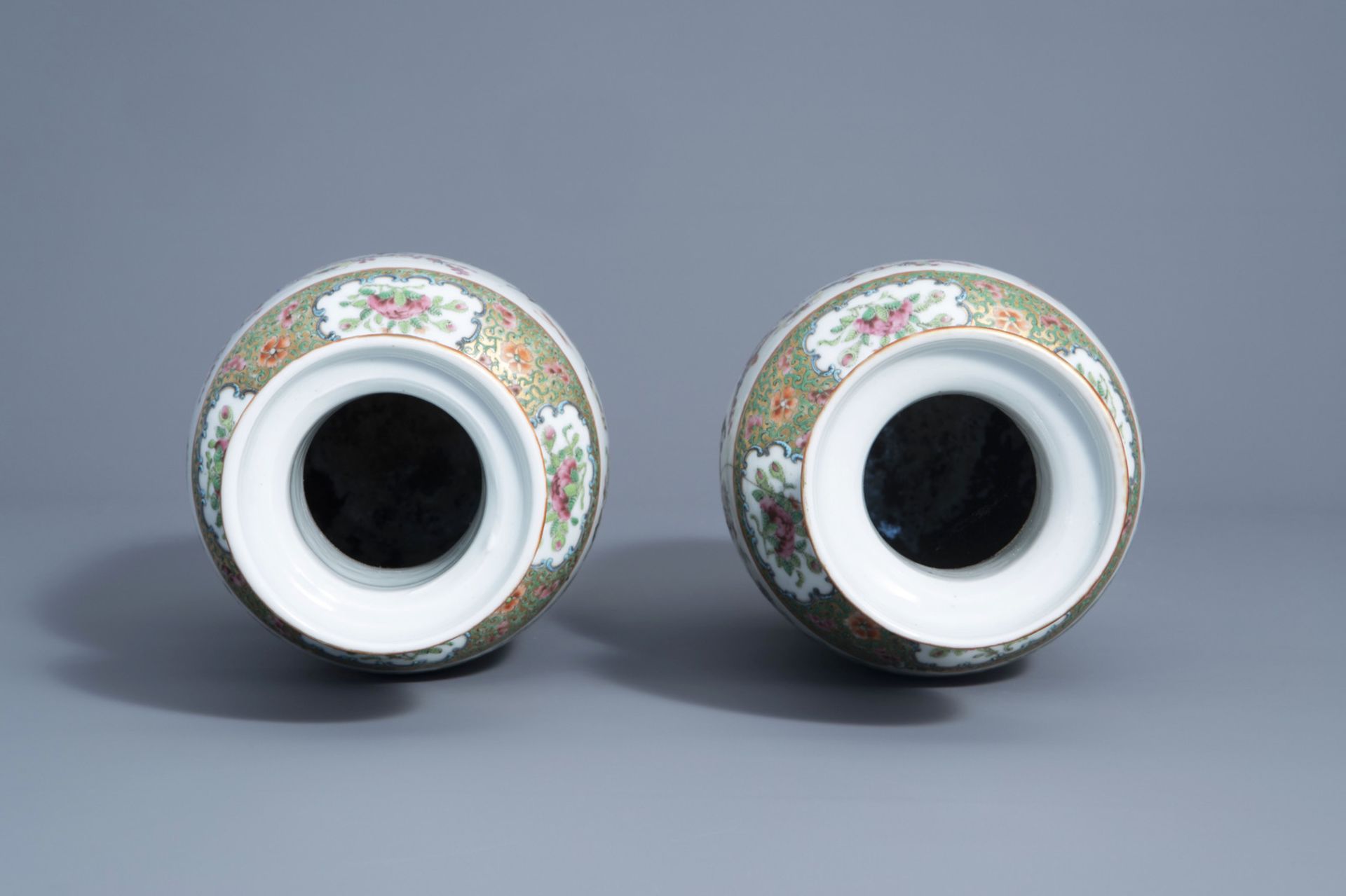 A pair of Chinese Canton famille rose vases with birds and butterflies among blossoms, 19thC. - Bild 5 aus 6