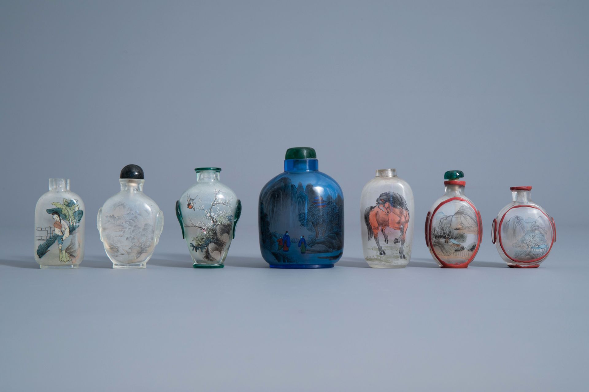 Thirteen Chinese inside-painted glass snuff bottles, 19th/20th C. - Bild 2 aus 13