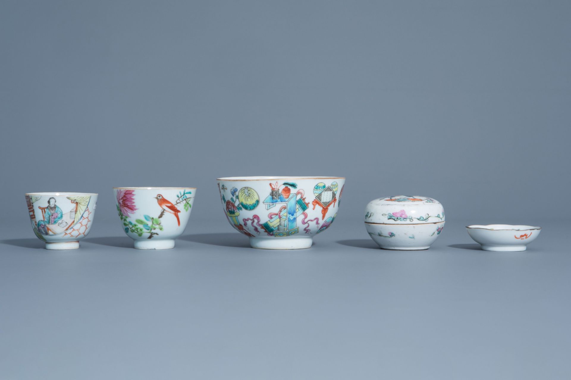 A varied collection of Chinese famille rose and qianjiang cai porcelain, 19th/20th C. - Image 2 of 13