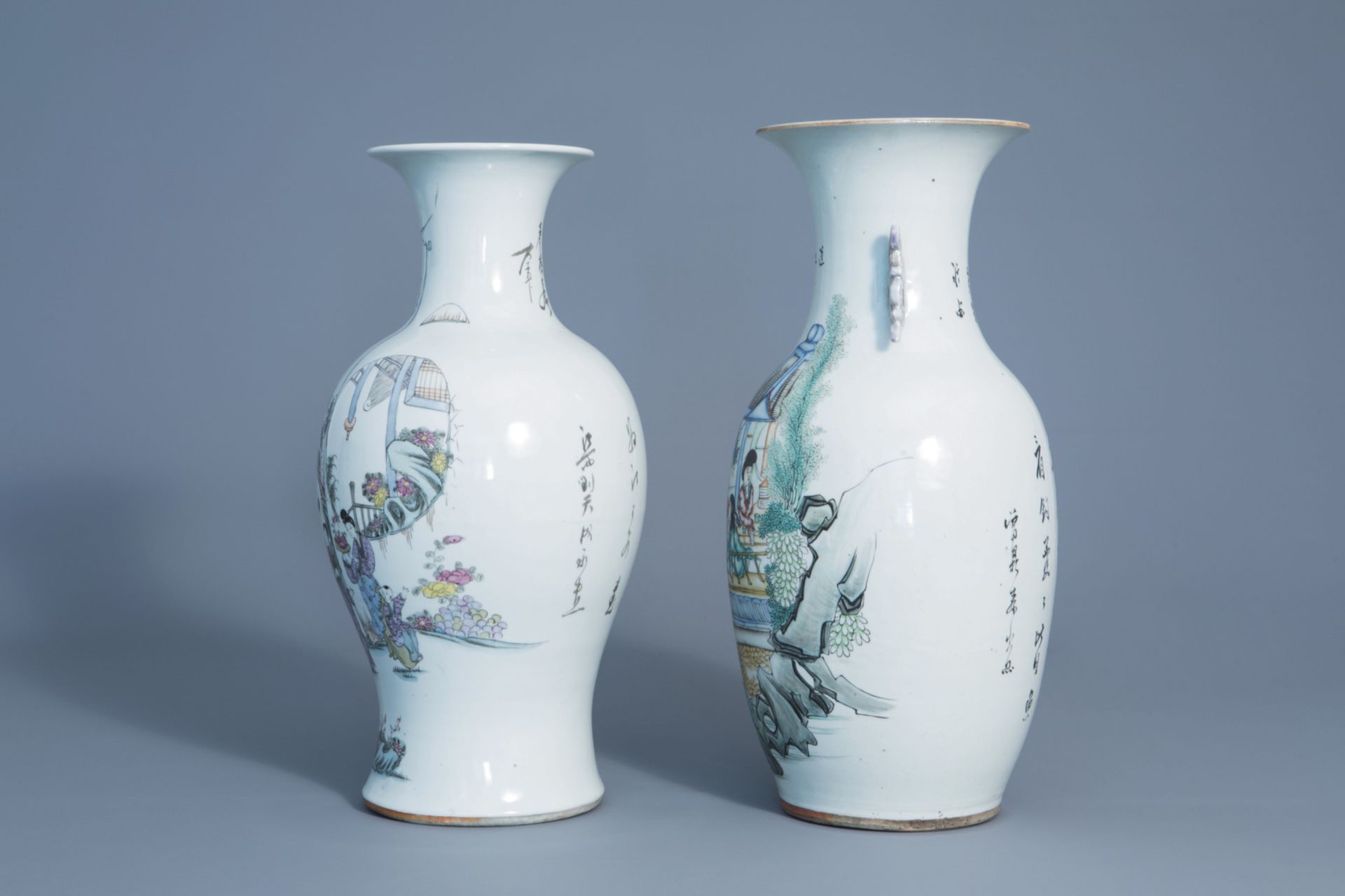 Two Chinese famille rose vases with figures in a garden, 19th/20thC. - Bild 4 aus 6