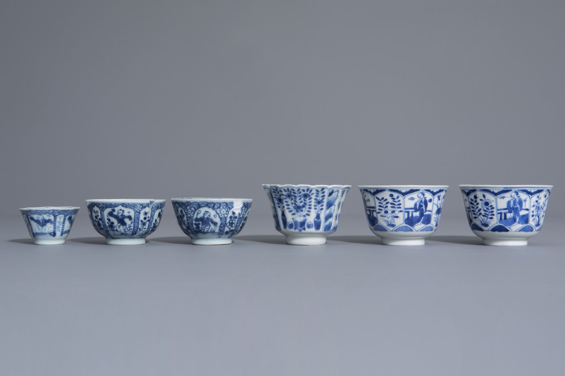 A varied collection of Chinese blue and white and famille rose wares, Kangxi and later - Bild 6 aus 15