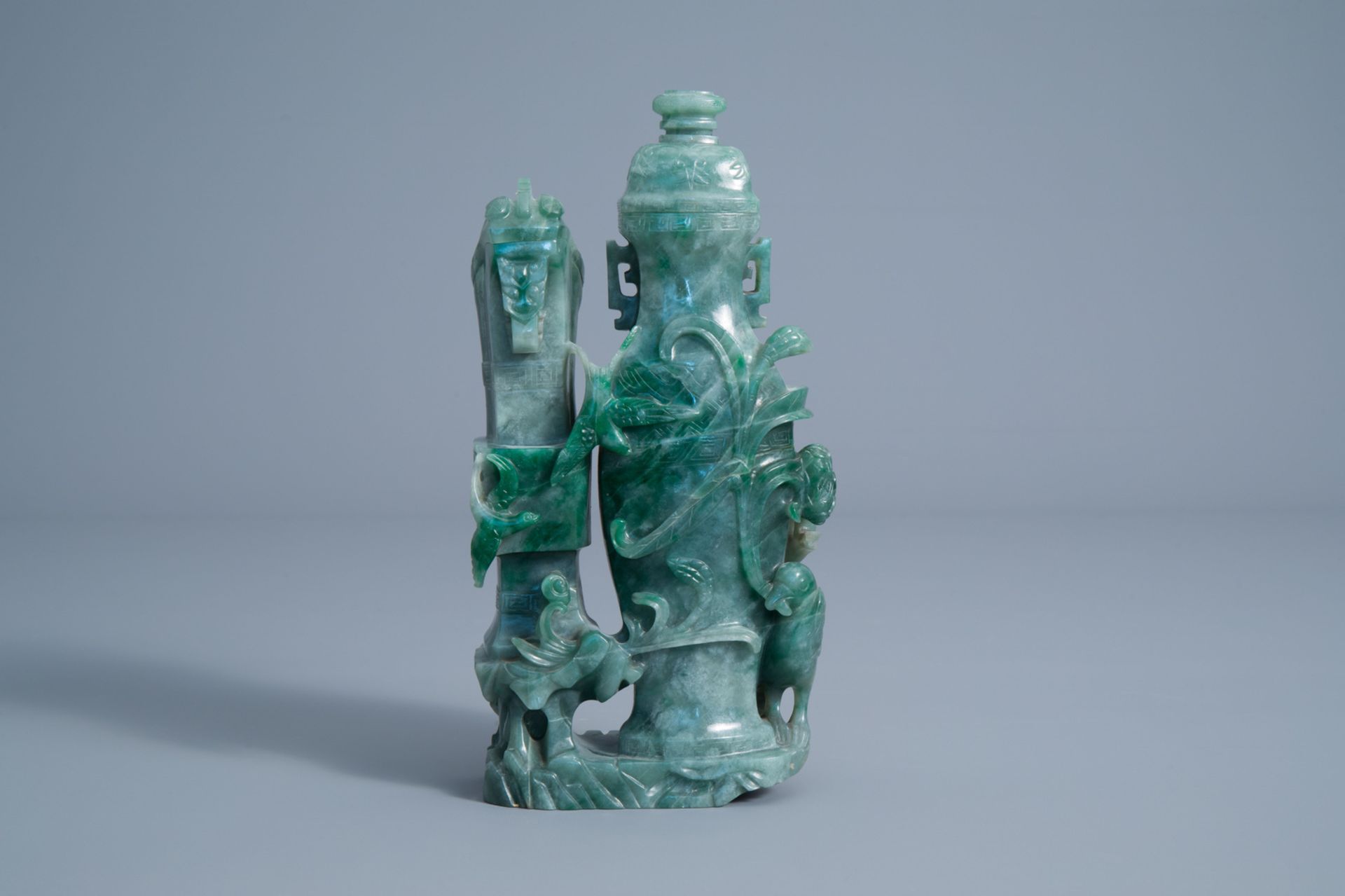 A Chinese green jade vase and cover with birds among blossoming branches on a wooden stand, 20th C. - Image 4 of 7