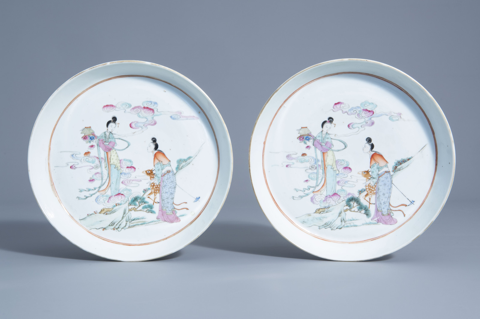A varied collection of Chinese famille rose and blue and white porcelain, 19th/20th C. - Image 8 of 9
