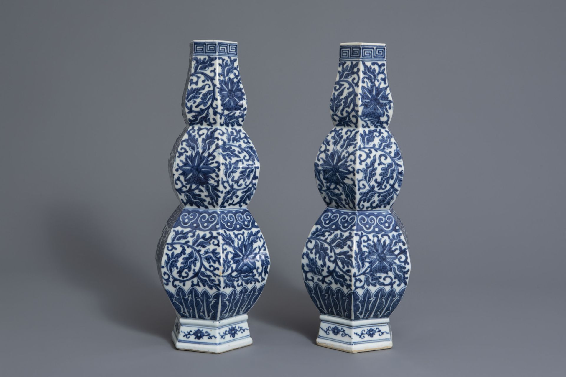 A pair of Chinese blue and white hexagonal triple gourd vases with floral design, 19th C. - Image 3 of 7
