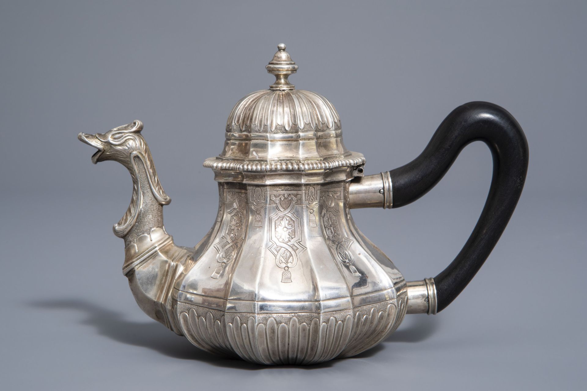 A refined Baroque silver teapot and cover with ebony handle, Ghent, Belgium, probably 19th C. - Bild 5 aus 8