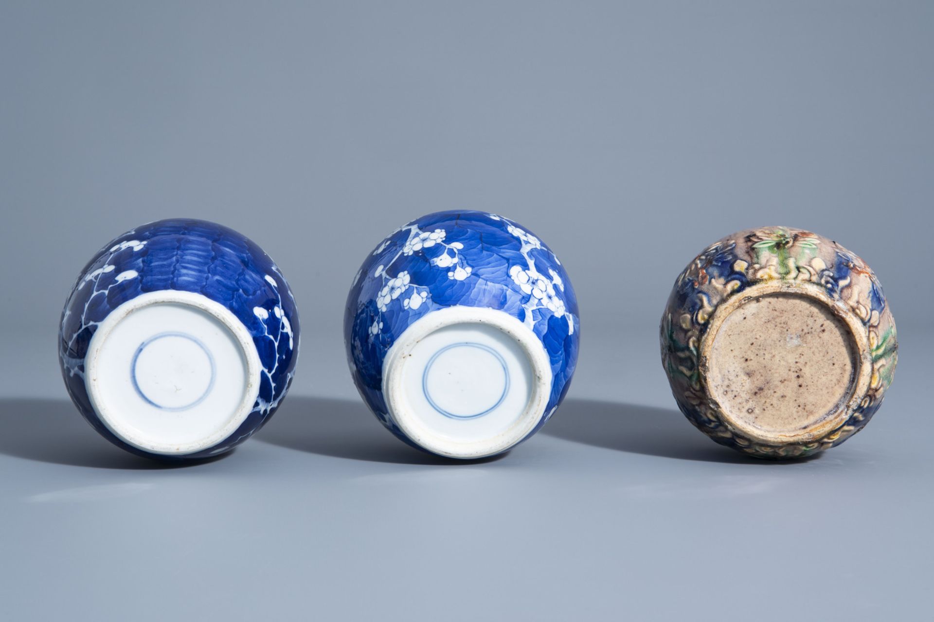 Seven Chinese blue and white and famille rose jars, 19th/20th C. - Bild 13 aus 13