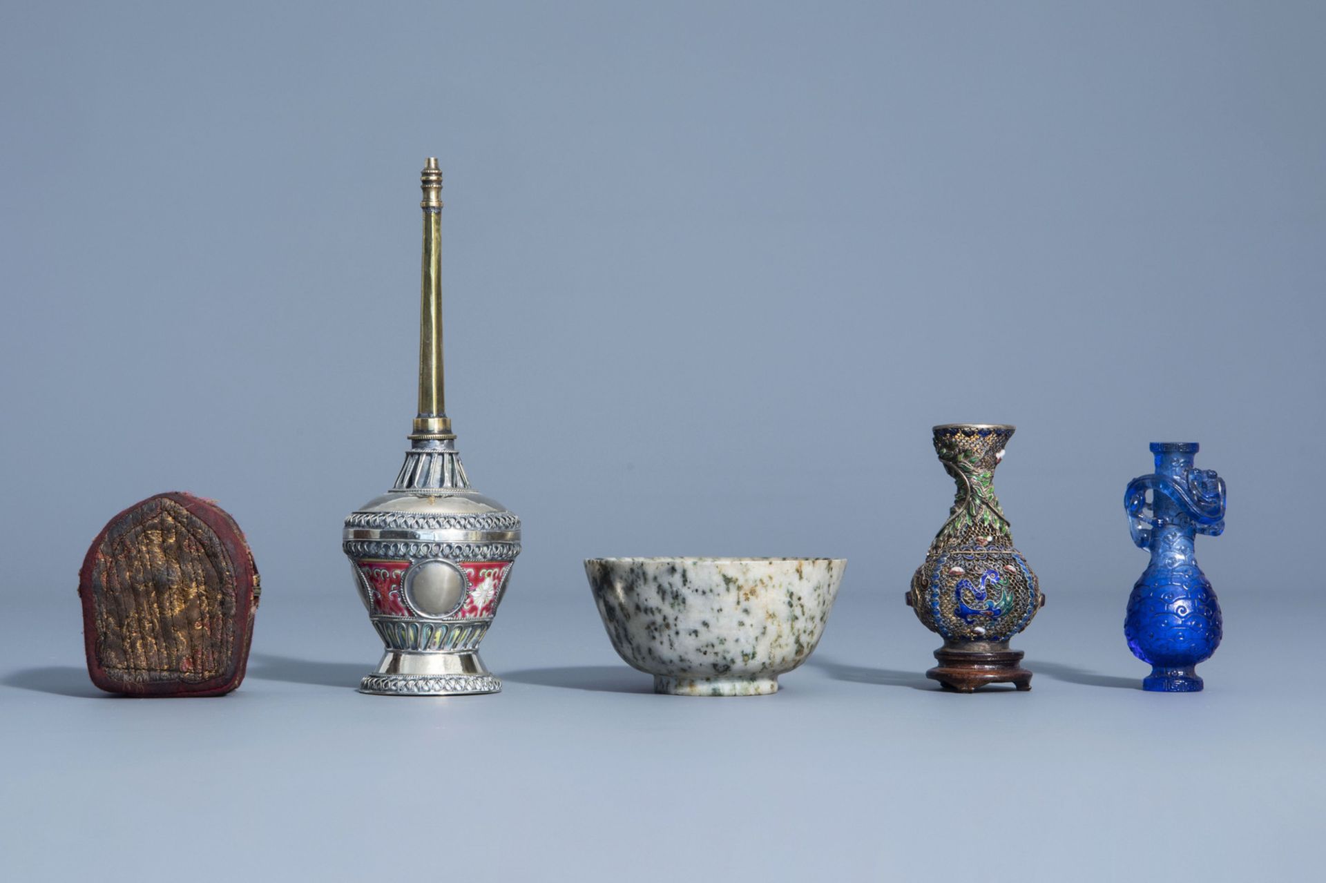 A varied collection of religious and scholar's objects, a.o. China and Tibet, 19th/20th C. - Image 4 of 24