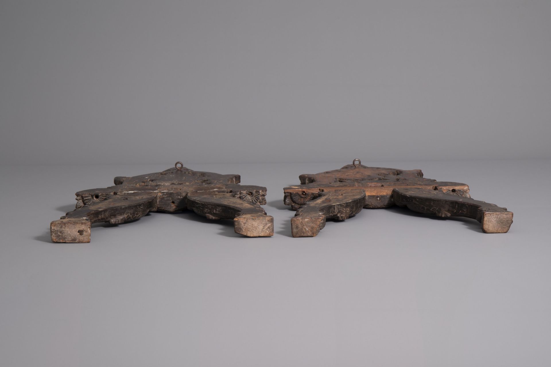 A pair of carved wooden door fragments, India, 19th C. - Bild 5 aus 6