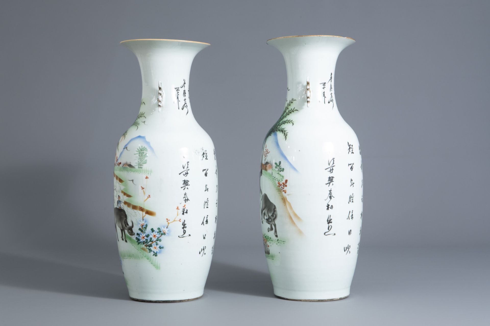 A pair of Chinese qianjiang cai vases with figures and water buffaloes in a landscape, 19th/20th C. - Image 4 of 6