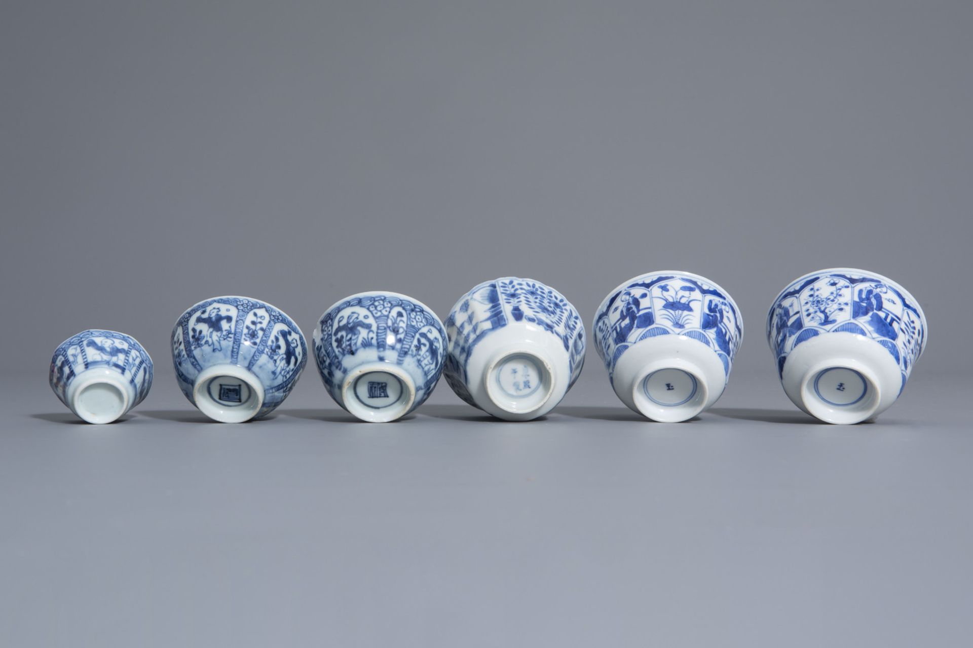 A varied collection of Chinese blue and white and famille rose wares, Kangxi and later - Bild 8 aus 15