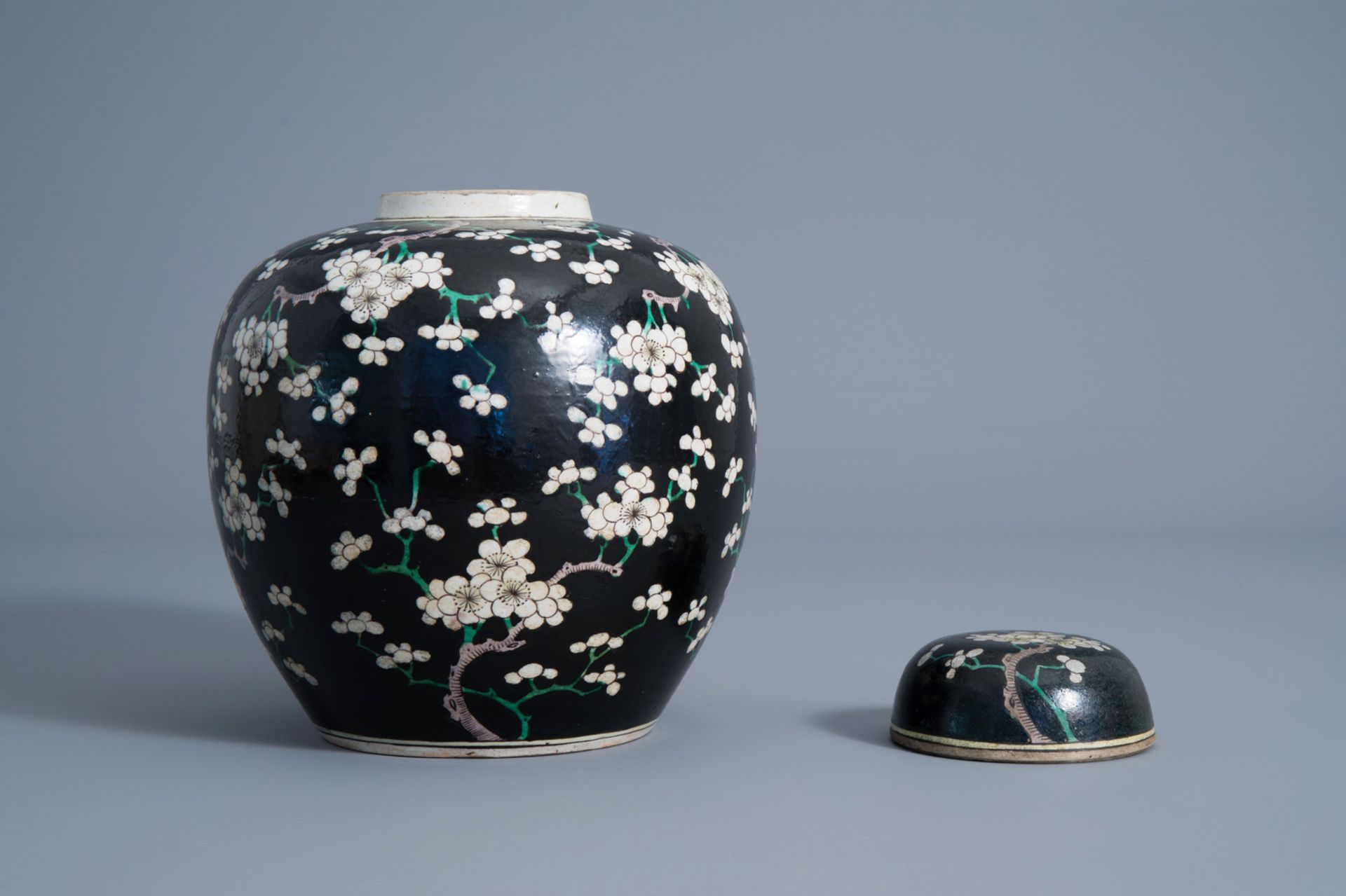 A Chinese black ground jar and cover with floral design, Chenghua mark, 19th C. - Image 2 of 7