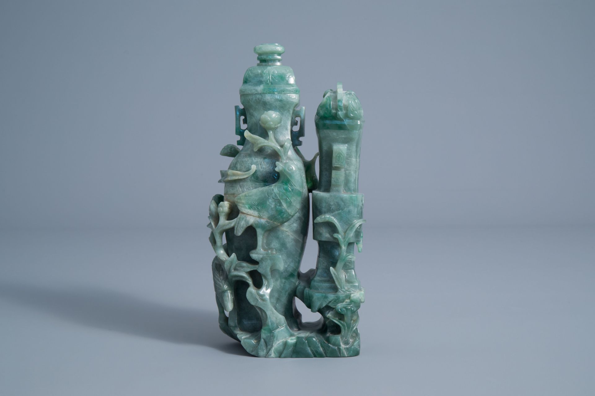 A Chinese green jade vase and cover with birds among blossoming branches on a wooden stand, 20th C. - Image 2 of 7