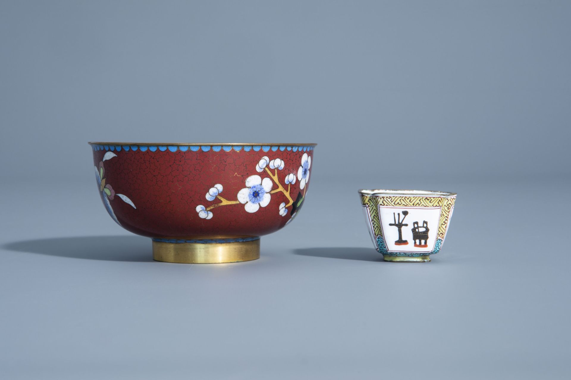 A varied collection of Chinese cloisonnŽ and enamel wares, 19th/20th C. - Bild 11 aus 15