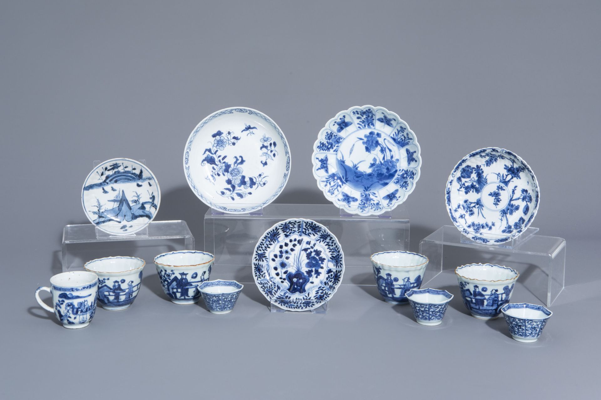 A varied collection of Chinese blue, white and iron red porcelain, Kangxi and later - Bild 2 aus 23