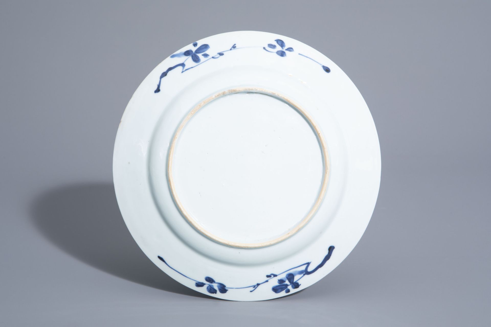 A varied collection of Chinese blue, white and iron red porcelain, Kangxi and later - Bild 12 aus 23