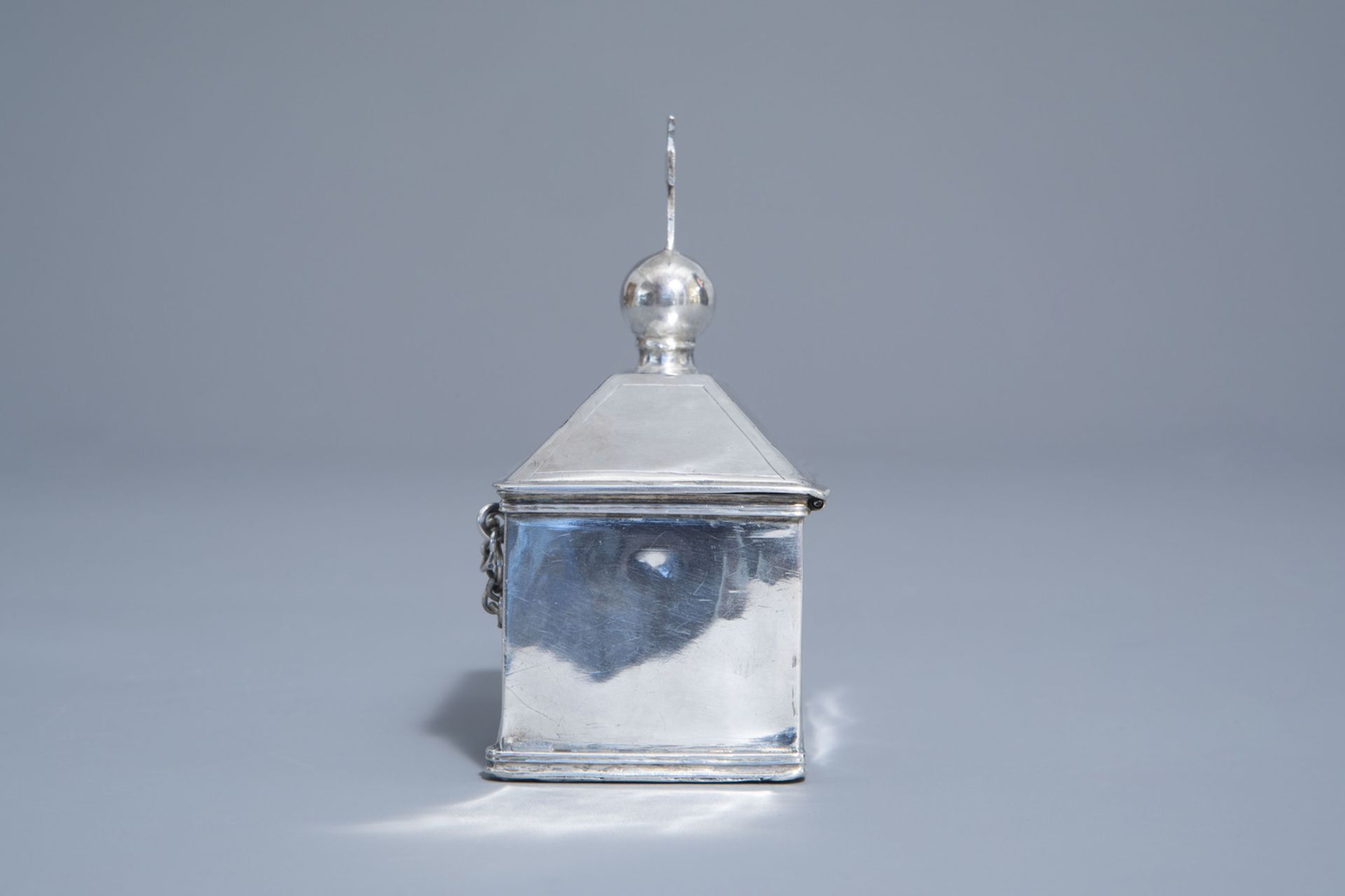 A silver chrismatory or chrismarium after a medieval example, probably France, 19th/20th C. - Image 5 of 13
